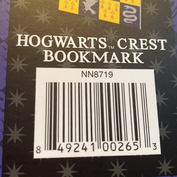 NIB Harry Potter Hogwarts Crest Bookmark from The Noble Collection - Picture 8 of 8